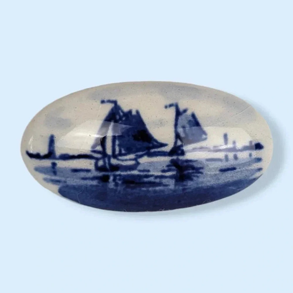 Delfts Vintage Painted Porcelain Brooch - Picture 1 of 6